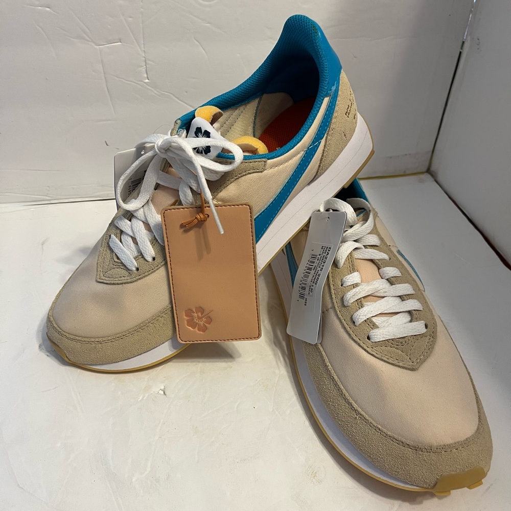 Nike Waffle Trainer 2 (Pearl White/Laser Blue) Size 9